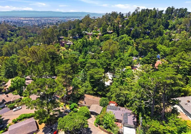 23rd image of 7020 Saroni Dr, Oakland, CA 94611 | MLS# ML82052364