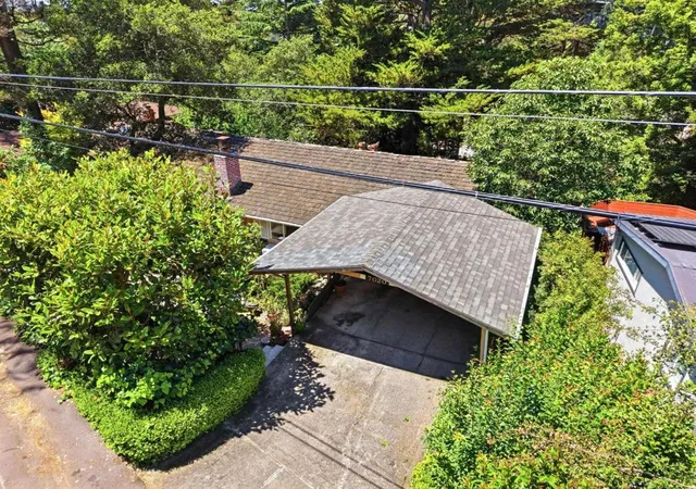2nd image of 7020 Saroni Dr, Oakland, CA 94611 | MLS# ML82052364