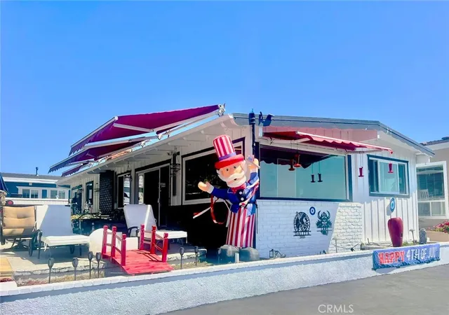 Photo 3 of Sale Pending at 13 Saratoga, Newport Beach, CA 92660 | MLS# NP26135303 | Listing updated on 2026-09-23