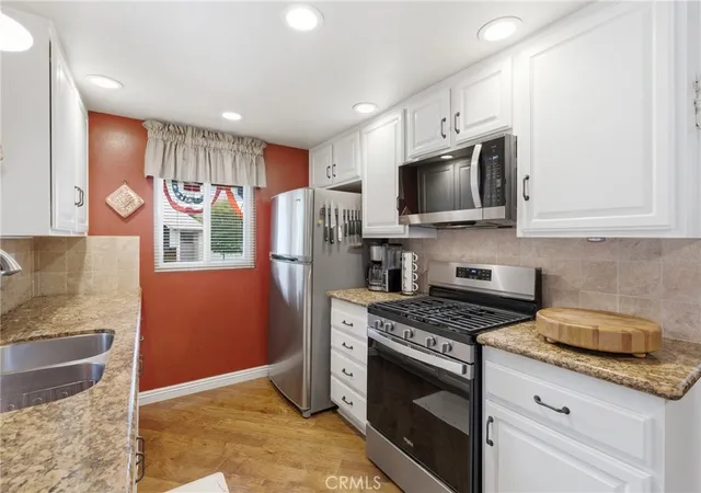 Photo 3 of Townhouse for sale at 20002 Ave Of The Oaks, Newhall, CA 91321 | MLS# SR26139633 | Listing updated on 2026-09-02