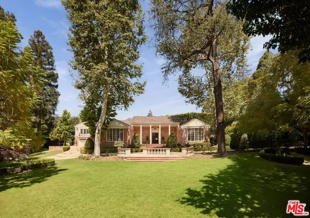 Homes for sale in Beverly Hills, CA | 1001 N Crescent Dr, Beverly Hills, CA 90210 | MLS# 26852569