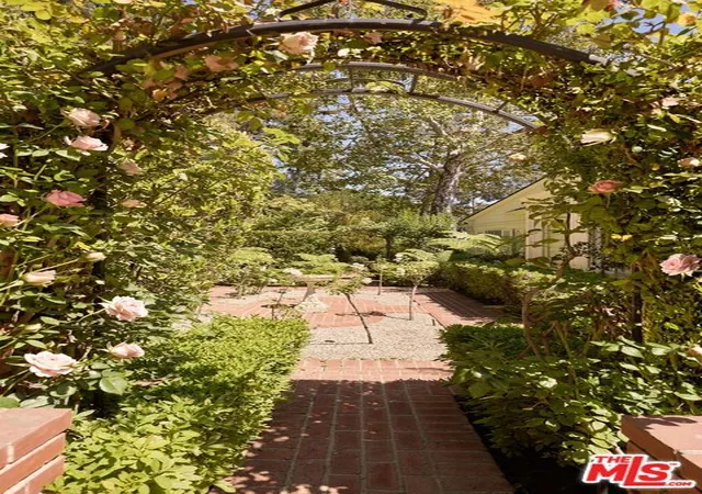 Homes for sale in Beverly Hills, CA | 1001 N Crescent Dr, Beverly Hills, CA 90210 | MLS# 26852569