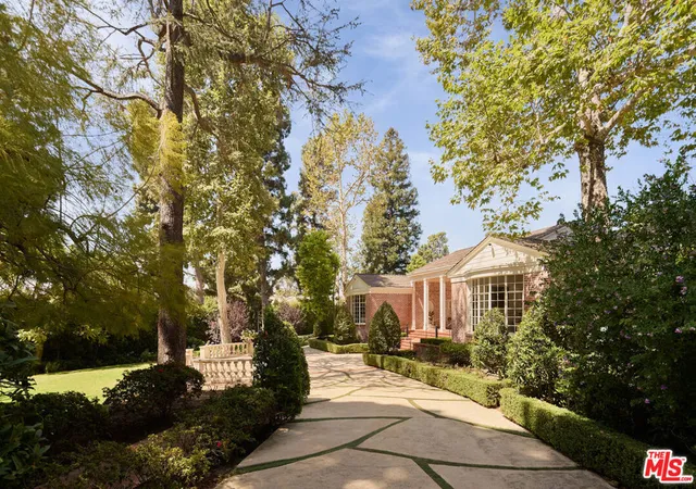 Homes for sale in Beverly Hills, CA | 1001 N Crescent Dr, Beverly Hills, CA 90210 | MLS# 26852569