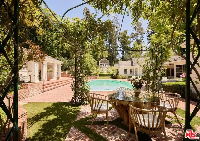 Homes for sale in Beverly Hills, CA | 1001 N Crescent Dr, Beverly Hills, CA 90210 | MLS# 26852569