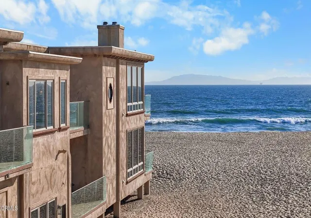 3rd image of 5160 Neptune Sq, Oxnard, CA 93035 | MLS# V1-37236