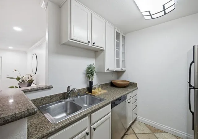 5th image of 1221 Yarwood Ct, San Jose, CA 95128 | MLS# ML82052385