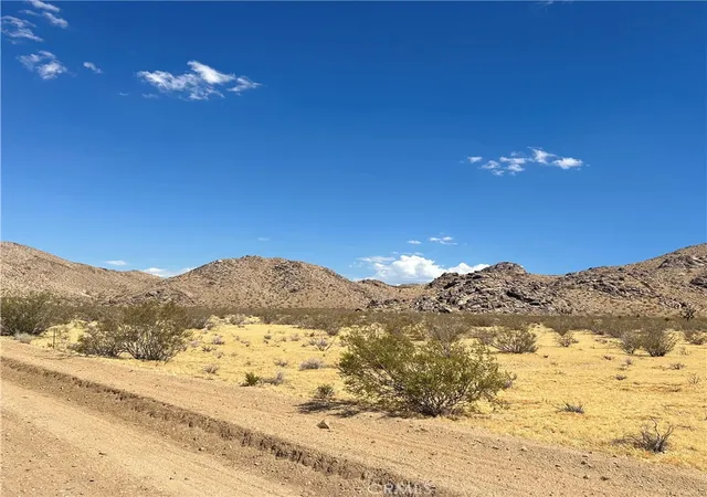 Homes for sale in Lucerne Valley, CA | 30455 Holmes Rd, Lucerne Valley, CA 92356 | MLS# HD26139901
