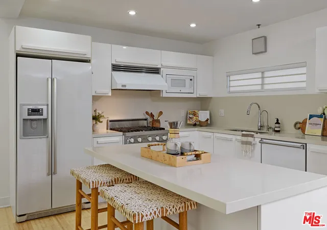 Homes for sale in Marina Del Rey, CA | 13326 Beach Ave #105, Marina Del Rey, CA 90292 | MLS# 26852509