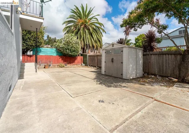 Listing Photo 4 - Condo for sale in building located at 3414 64th Ave Pl, Oakland, CA 94605