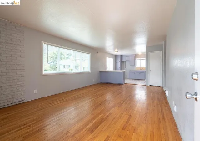 Listing Photo 5 - Condo for sale in building located at 3414 64th Ave Pl, Oakland, CA 94605