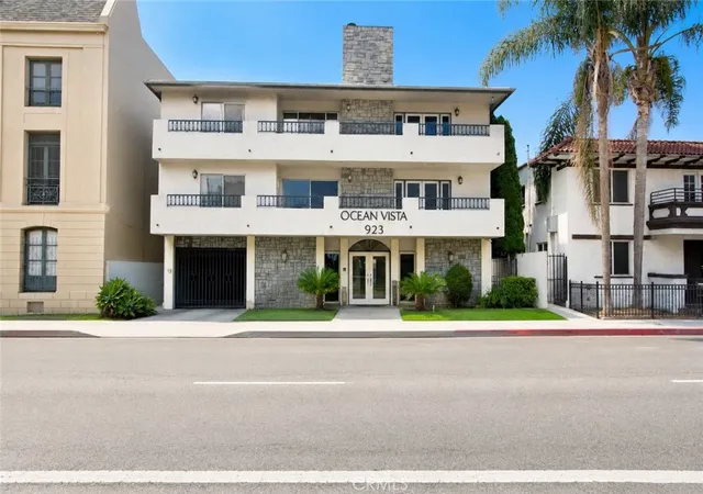 Photo 2 of Condo for sale at 923 E Ocean #5, Long Beach, CA 90802 | MLS# WS26136856 | Listing updated on 2026-10-01