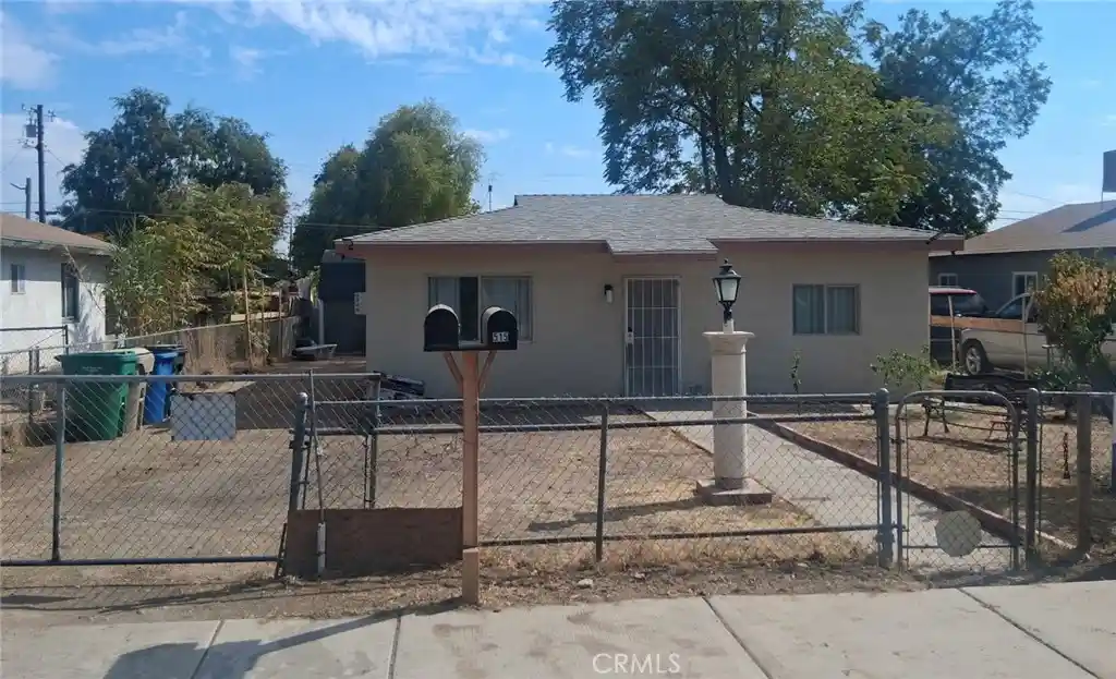 Multi family home for sale at 515 Crawford St, Bakersfield, CA 93305 | MLS# IG26140023