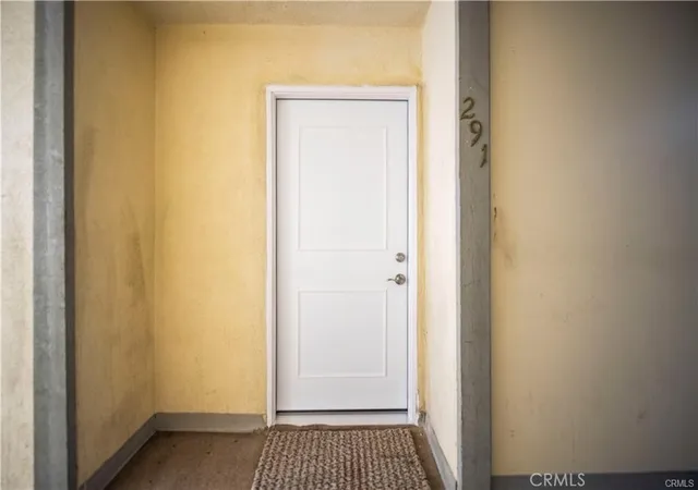 Listing Photo 1 - Condo for sale in building located at 23515 Lyons Ave, Santa Clarita, CA 91355 - Unit #291