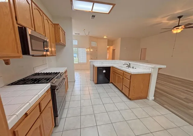 Photo 4 of Single family home for sale at 1574 Spigold Way, Brentwood, CA 94513 | MLS# 41139854 | Listing updated on 2026-09-08