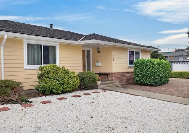 Photo 3 of Single family home for sale at 729 Martinelli St, Watsonville, CA 95076 | MLS# ML82052193 | Listing updated on 2026-10-12