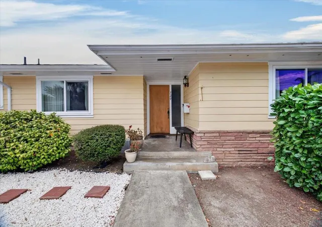 Photo 4 of Single family home for sale at 729 Martinelli St, Watsonville, CA 95076 | MLS# ML82052193 | Listing updated on 2026-10-12