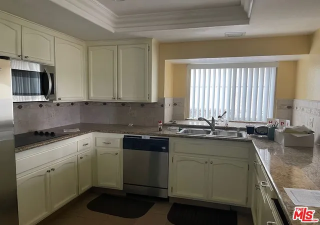 Listing Photo 5 - Condo for sale in building located at 33831 Alcazar Dr, Dana Point, CA 92629 - Unit #4