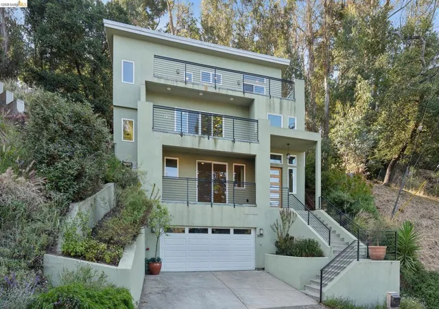 Photo 1 of Single family home for sale at 5917 Balboa, Oakland, CA 94611 | MLS# 41139864 | Listing updated on 2026-10-03
