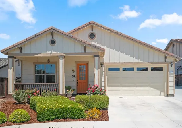 2nd image of 1400 Sawtooth Dr, Hollister, CA 95023 | MLS# ML82050145
