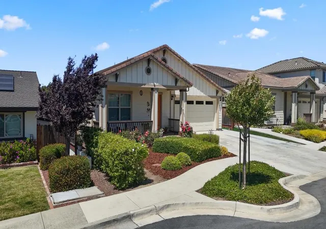 3rd image of 1400 Sawtooth Dr, Hollister, CA 95023 | MLS# ML82050145