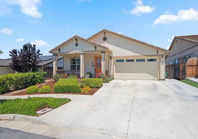 5th image of 1400 Sawtooth Dr, Hollister, CA 95023 | MLS# ML82050145