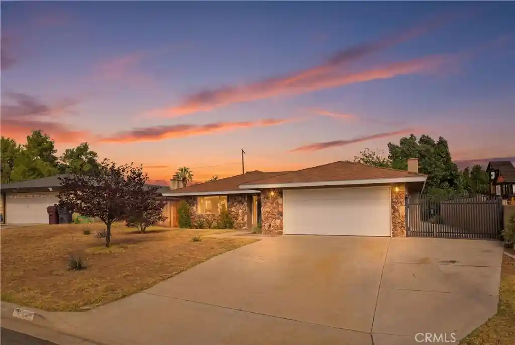 Photo 1 of Single family home for sale at 27195 Aurora, Hemet, CA 92544 | MLS# SW26140047 | Listing updated on 2026-10-19
