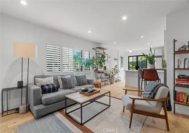 1st image of 331 Brooks Ave #1, Venice, CA 90291 | MLS# SR26139298