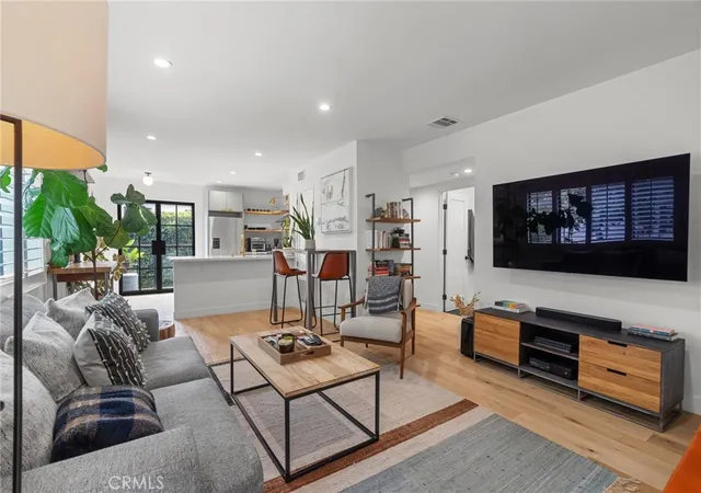 2nd image of 331 Brooks Ave #1, Venice, CA 90291 | MLS# SR26139298