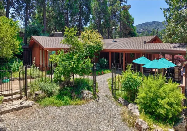 Photo 2 of Single family home for sale at 39670 Highview, Oakhurst, CA 93644 | MLS# FR26138557 | Listing updated on 2026-09-26
