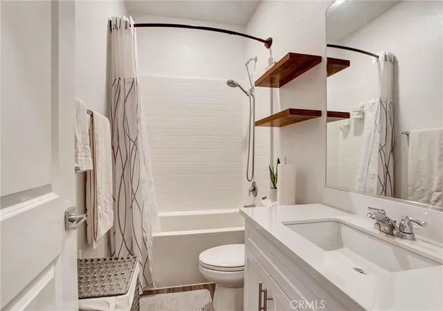 Listing Photo 3 - Condo for sale in building located at 3273 S Cantona Paseo, Ontario, CA 91762
