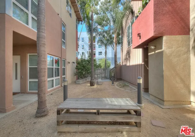 2nd image of 302 E 19Th St, Long Beach, CA 90806
