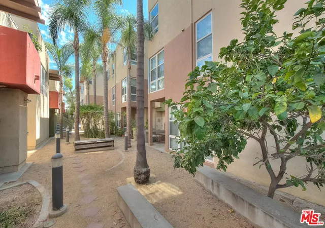 25th image of 302 E 19th St #7, Long Beach, CA 90806 | MLS# 26852679