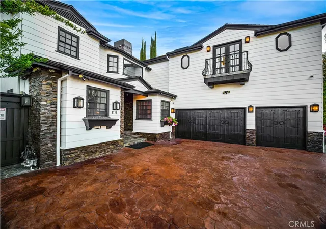 Photo 3 of Single family home for sale at 5235 San Feliciano, Woodland Hills, CA 91364 | MLS# SR26140320 | Listing updated on 2026-10-06