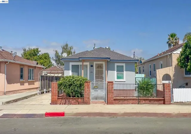 2nd image of 428 W Broadmoor Blvd, San Leandro, CA 94577 | MLS# 41139898