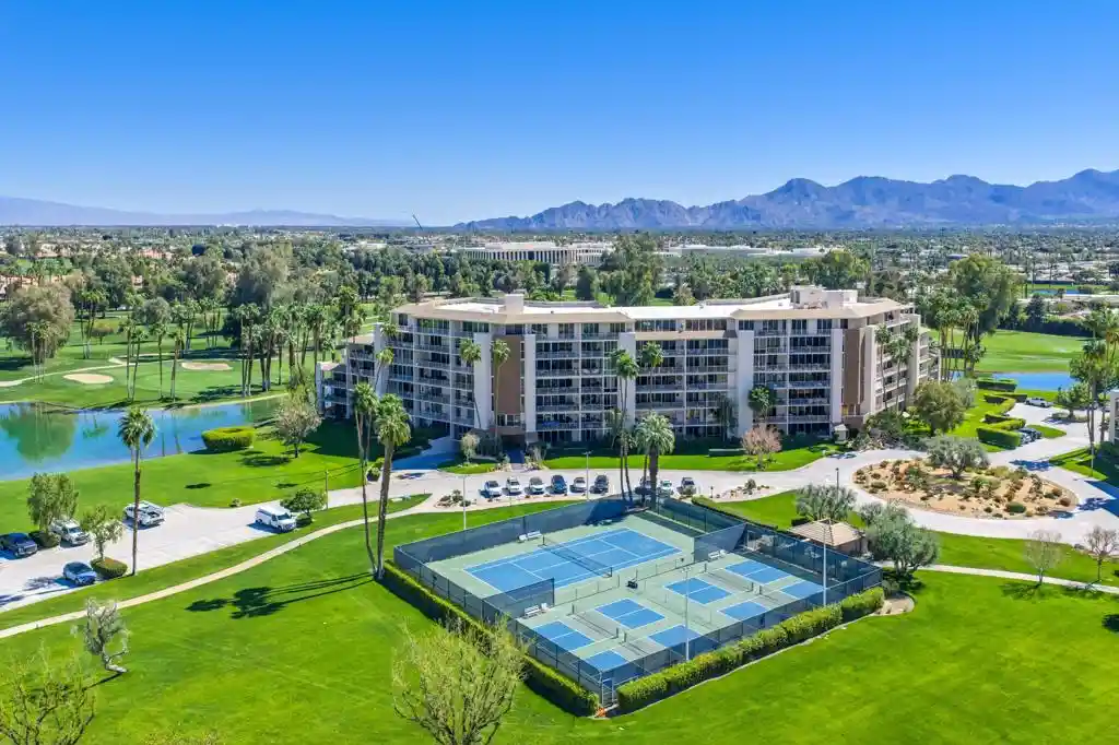Listing Photo 2 - Condo for sale in 900 Island Dr located at 900 Island Dr, Rancho Mirage, CA 92270 - Unit #703