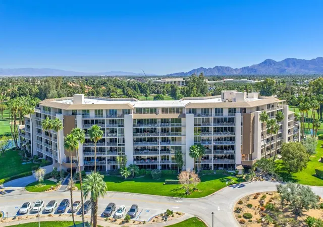 Listing Photo 3 - Condo for sale in building located at 900 Island Dr, Rancho Mirage, CA 92270 - Unit #703