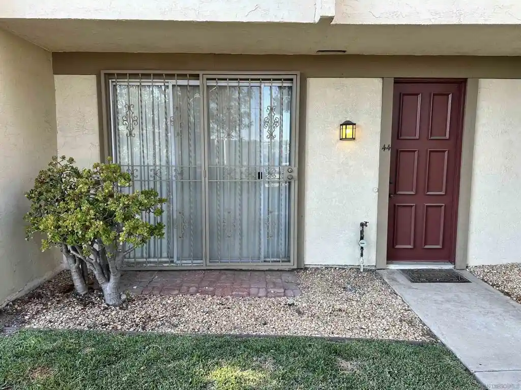 Listing Photo 1 - Condo for sale in 7700Th Pkwy Dr located at 7700Th Pkwy Dr, La Mesa, CA 91942 - Unit #44