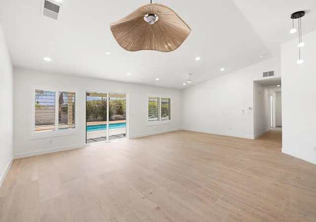 image of 76 Sutton Pl S, Palm Desert, CA 92211 | MLS# 219149710DA