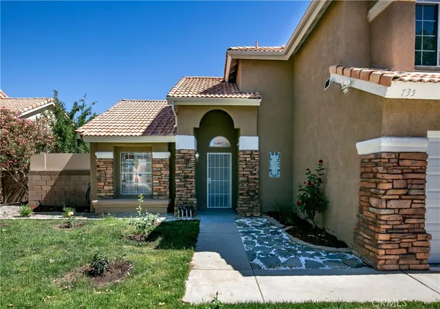Photo 3 of Sale Pending at 735 E Ave K7, Lancaster, CA 93535 | MLS# SR26140582 | Listing updated on 2026-10-06