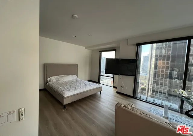 3rd image of 655 S Hope St #1605, Los Angeles, CA 90017 | MLS# 26853265