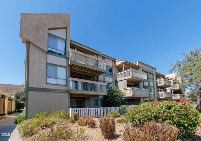 Homes for sale in Thousand Oaks, CA | 324 Chestnut Hill Ct #14, Thousand Oaks, CA 91360 | MLS# V1-37270