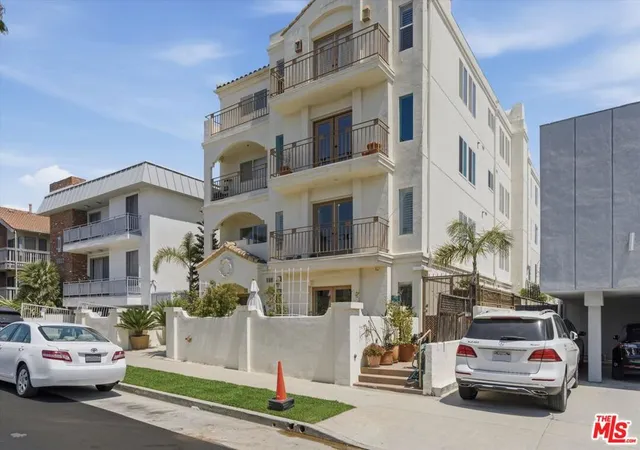 3rd image of 11838 Kiowa Ave #203, Los Angeles, CA 90049 | MLS# 26853345