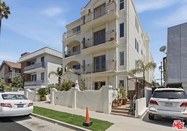 4th image of 11838 Kiowa Ave #203, Los Angeles, CA 90049 | MLS# 26853345
