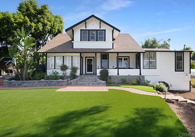 2nd image of 210 S Vine St, Fallbrook, CA 92028 | MLS# NDP2606209