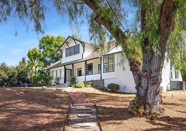 3rd image of 210 S Vine St, Fallbrook, CA 92028 | MLS# NDP2606209