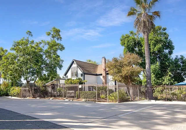 41st image of 210 S Vine St, Fallbrook, CA 92028 | MLS# NDP2606209