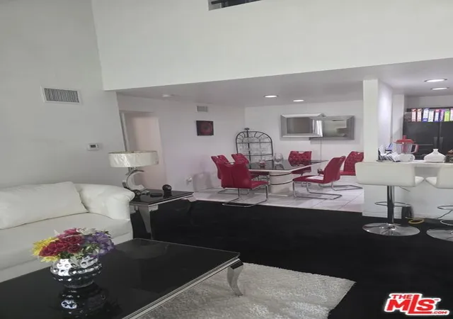 2nd image of 438 E Spruce Ave, Inglewood, CA 90301