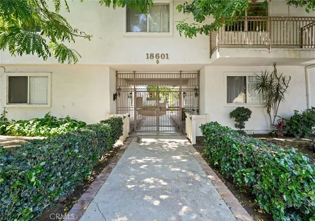 1st image of 18601 Collins #D30, Tarzana, CA 91356 | MLS# PW26100524