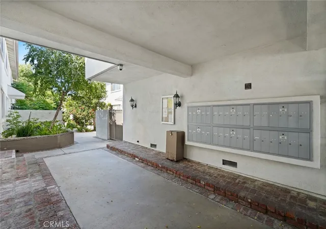 2nd image of 18601 Collins #D30, Tarzana, CA 91356 | MLS# PW26100524