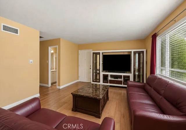 5th image of 18601 Collins #D30, Tarzana, CA 91356 | MLS# PW26100524